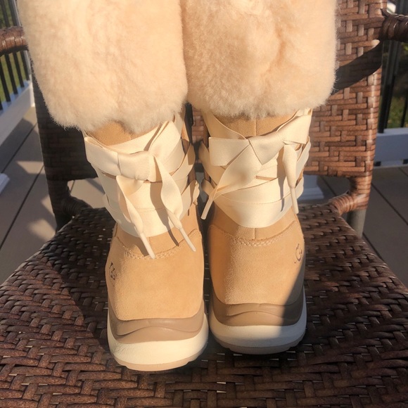 UGG fur boots. Perfect for the winter ❄️ - Picture 1 of 5